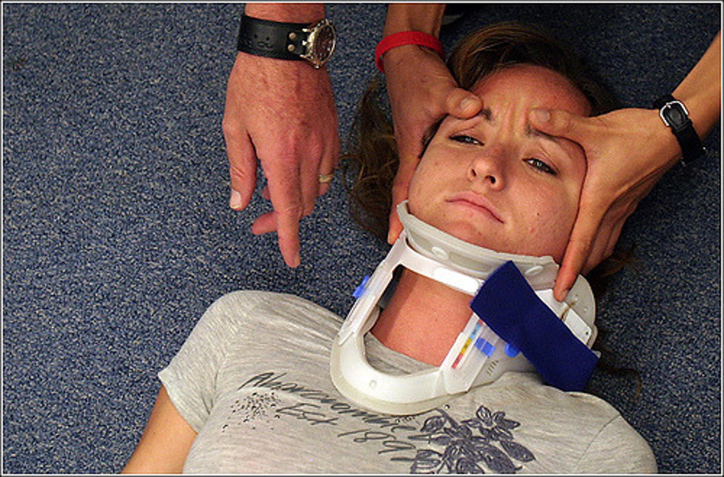 <p>do not move person<br>get medical help immediately<br>steady and support head and neck by holding in position found if person MUST be moved<br>keep your arms steady by placing them on your thighs, or place heavy objects on either side of head<br>steady and support victim's feet</p>