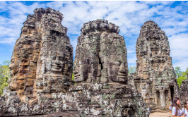 <ul><li><p><strong>center of the angkor thom</strong></p></li><li><p>the temple with many faces (173 gigantic faces)</p></li><li><p>considered as baroque style</p></li><li><p>only one buddhist temple and the last to built in the angkor empire</p></li></ul><p></p>