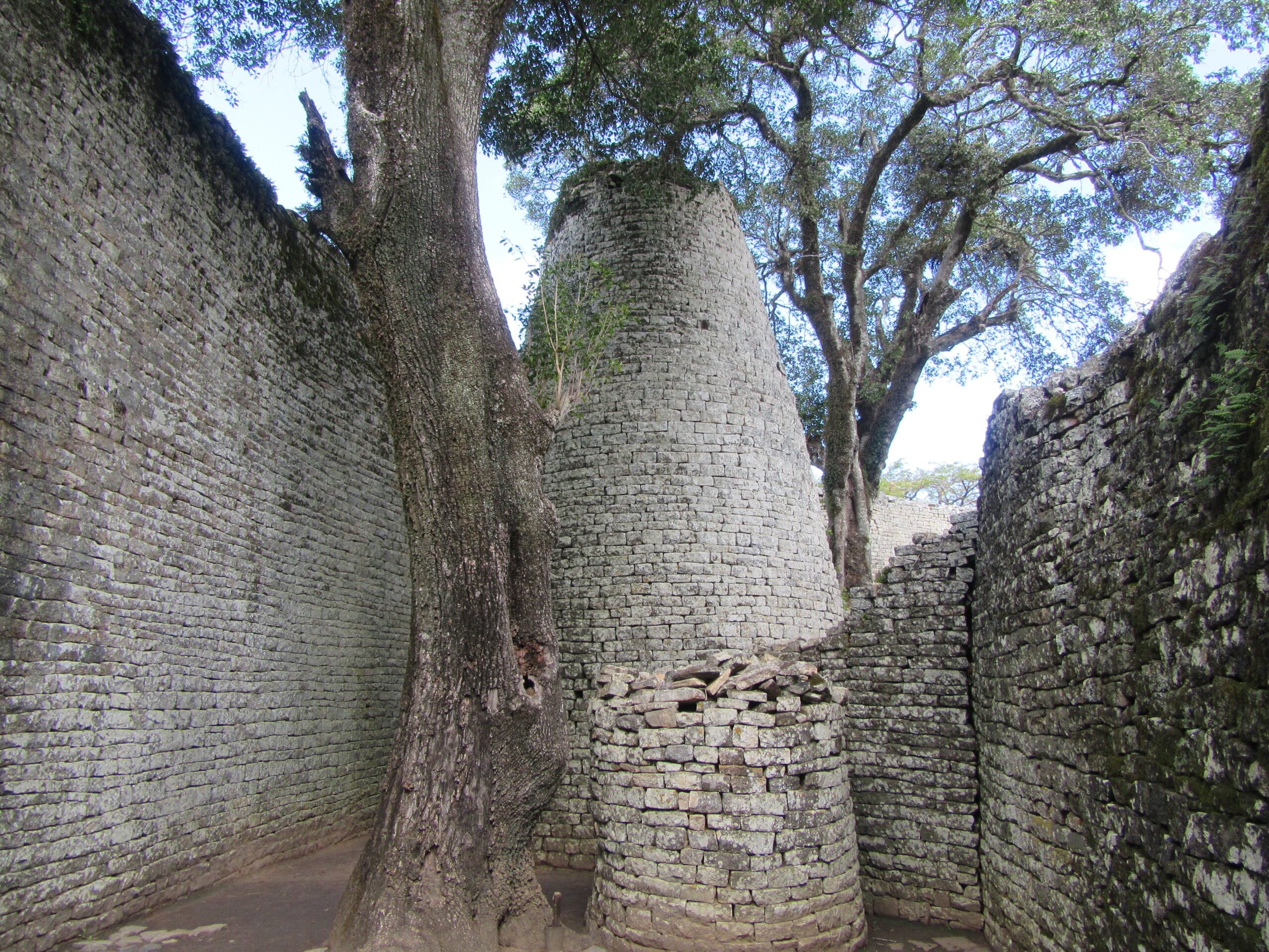 <p>Conical tower &amp; circular wall of Great Zimbabwe</p>