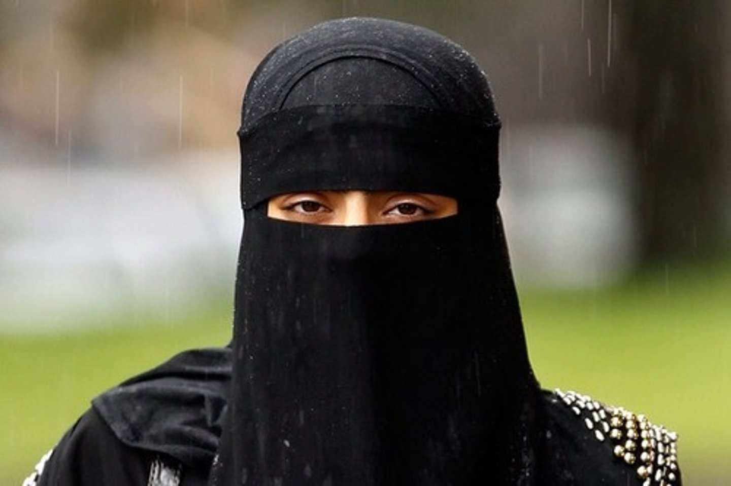 <p>A muslim (feminine, singular)</p>