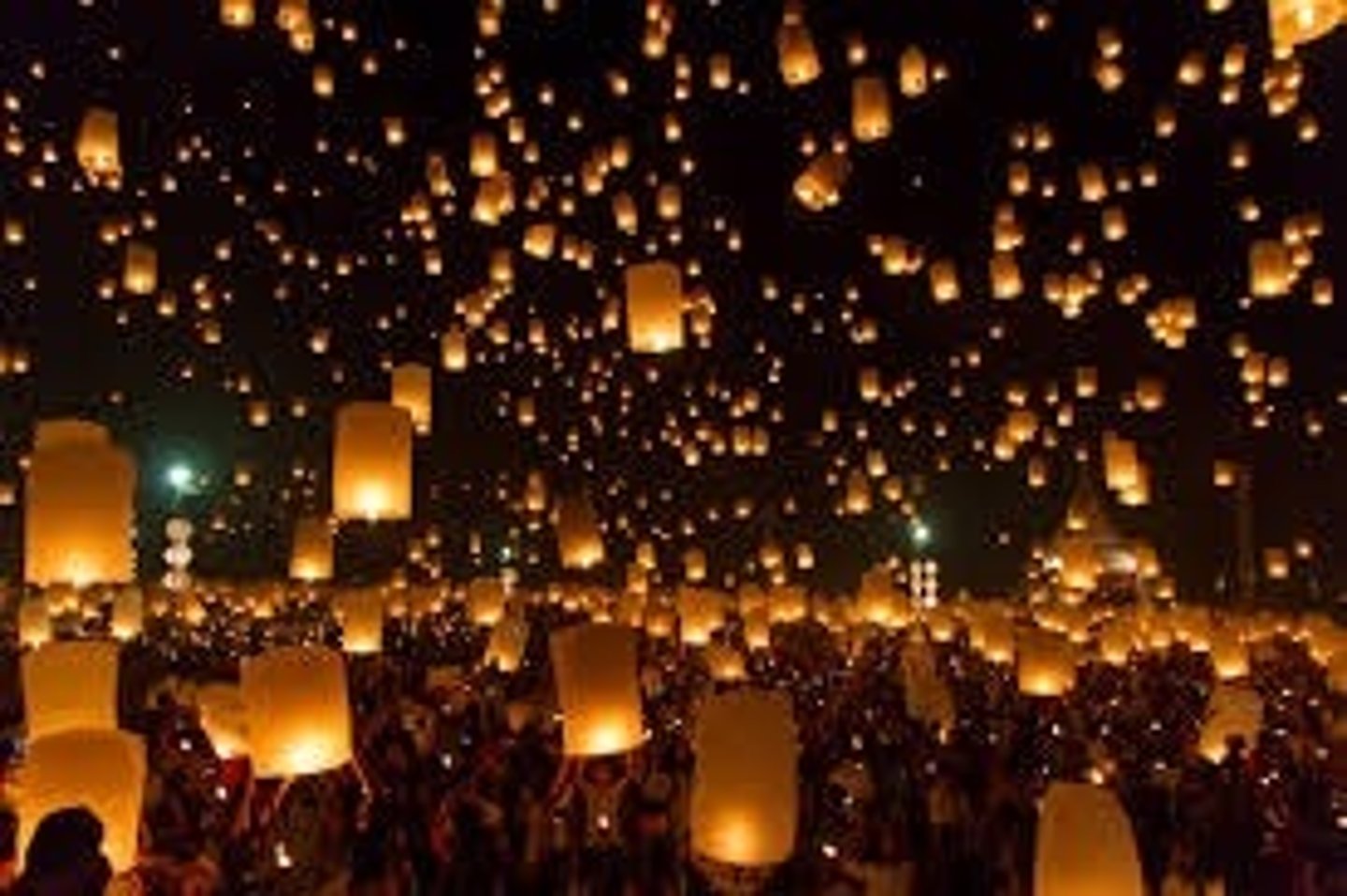 <p>Es una fiesta tradicional que se celebra en China en el mes de febrero o las primeras semanas de marzo. Marca el fin de la celebración del año nuevo Chino.</p>