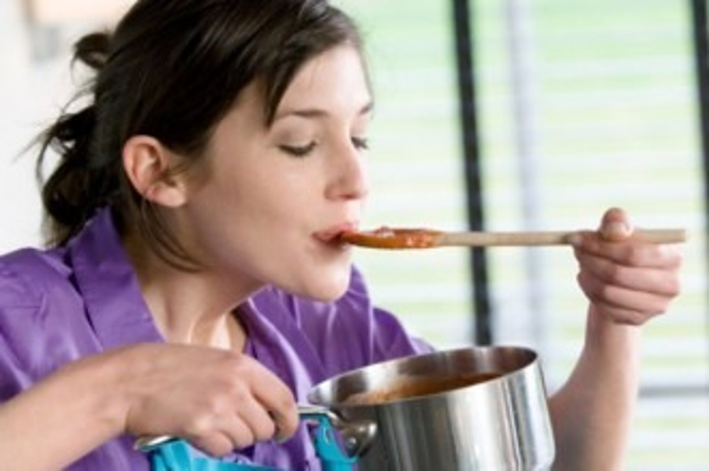 <p>to taste, to savor</p>