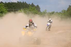 <p>dusty (bụi bậm)</p>