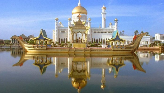 <p>Identify this South East Asian landmark/ space/ design element</p><p>a. The Golden Palace<br>b. Kamthieng House<br>c. Istana Nural Iman<br>d. Pha That Luang</p>