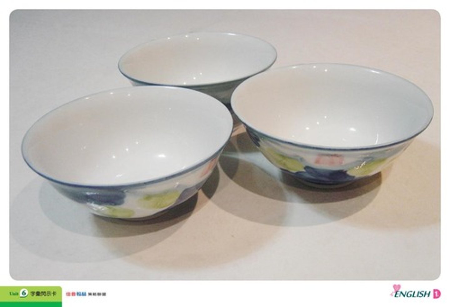 <p>a deep round dish : cái bát / cái tô</p>