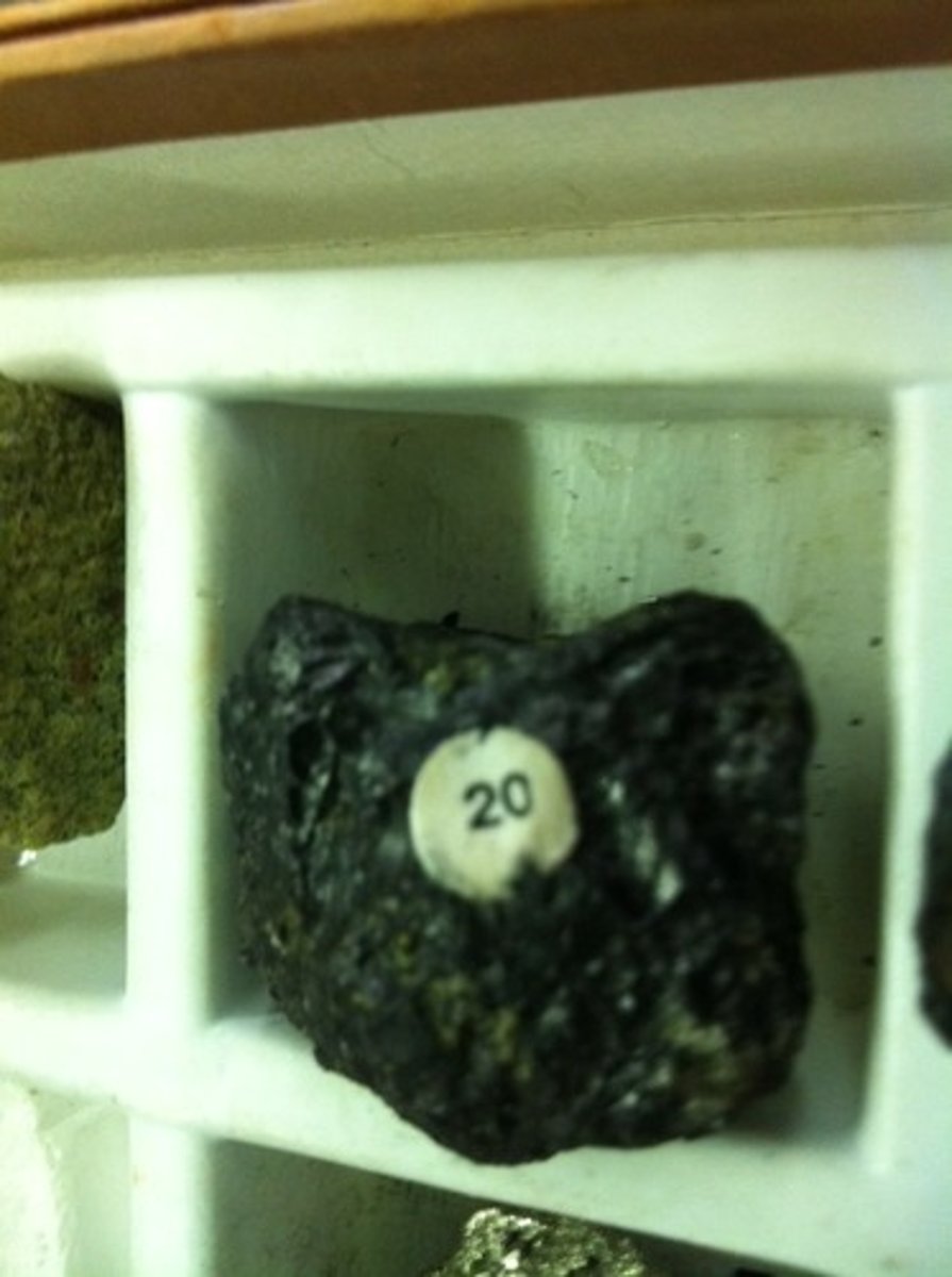 <p>A lot like hematite, except magnetic. Gray or black streak.</p>