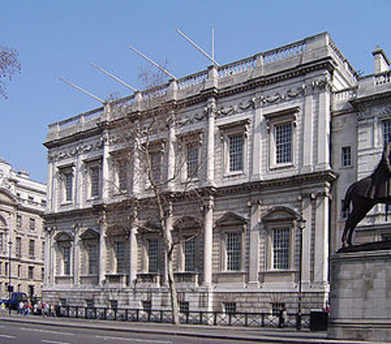 <p>designed by Inigo Jones</p><p>pilasters and engaged columns</p><p>ground story has most rustication</p><p>alternating triangular and segmental pediments over windows</p><p>swags and masks on frieze</p>