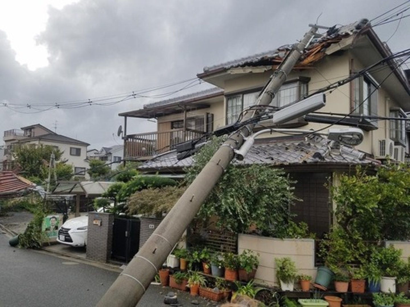 <p>被害</p><p>ひがい</p>