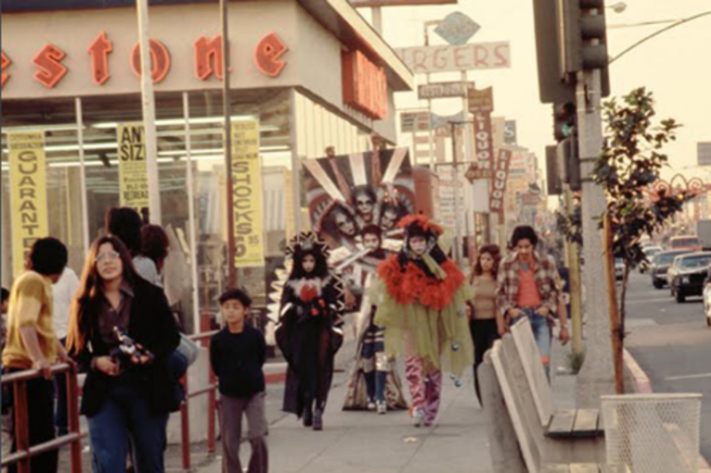 <p>- chicana/o performance pioneers<br>- Socio Economic problems surrounding the chicano community<br>- walking performances</p>