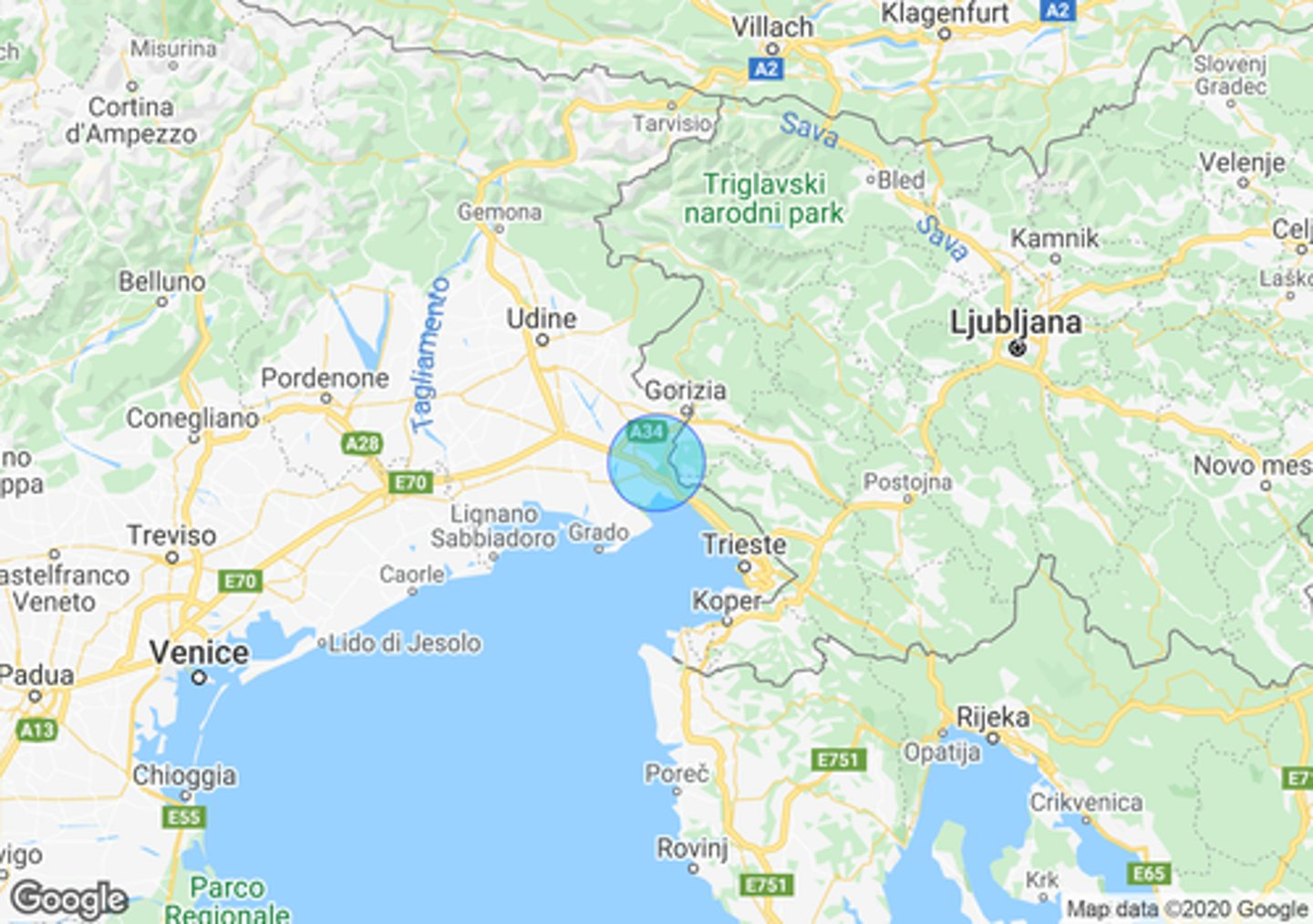 <p>A Déli-Alpok egyik fennsíkja, ahol az első világháború idején az osztrák-magyar és az olasz csapatok véres küzdelmeket vívtak.</p>