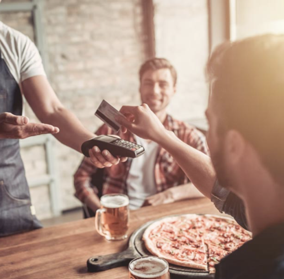 <p><em>Jo t’hi convido. Si vols, el proper cop pots pagar tu.</em></p>