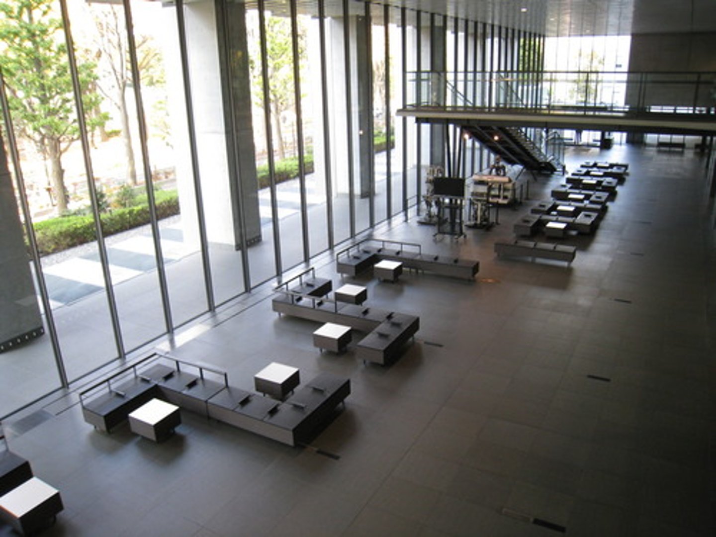 <p>hành lang, đại sảnh (lobby)</p>