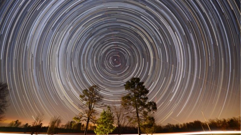 Using simple ratios:

rotation period of Earth / exposure time

**= 360° / mean arc angle.**