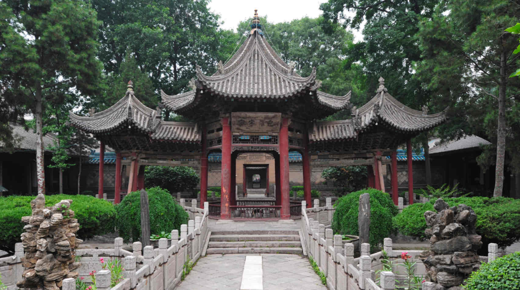 <p>​​As an Islamic mosque in China, it illustrates the diversity and cultural exchange within the Islamic world and serves as a challenge to the restrictive classification of "Islamic Art" by Western Orientalists, which tends to narrowly focus on Arabian, Persian, and similar influences.</p>