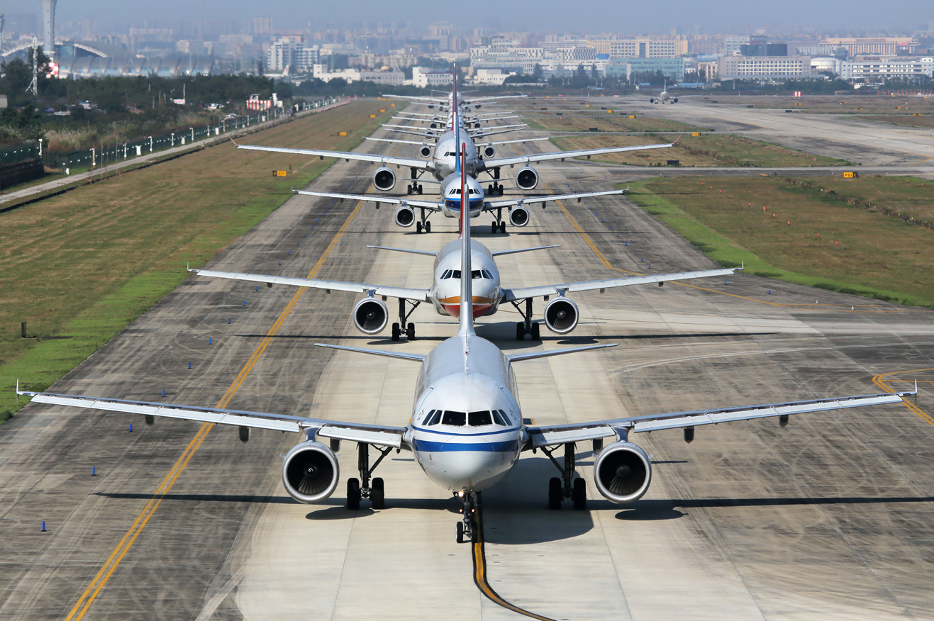 <p><strong>Taxiing(v) = </strong><em>driving slowly on the runway</em></p>