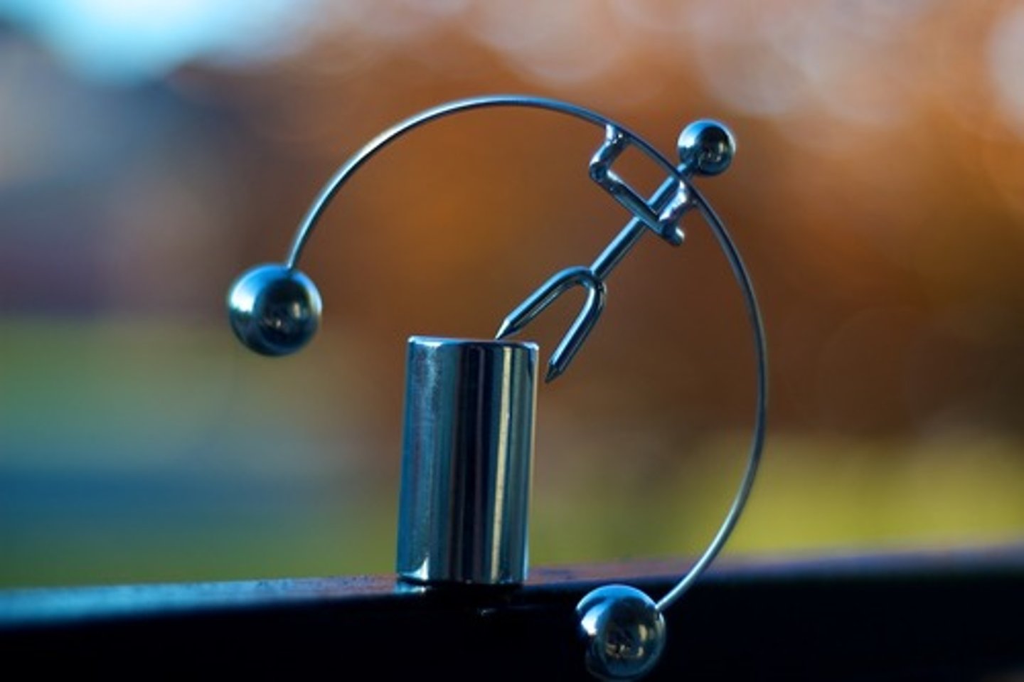 <p>tìm cách thoả hiệp</p><p>Ex: As a journalist, you try to strike a balance between serious reporting and the temptation to say clever things.</p><p>Upset/ alter/ redress - KHÔI PHỤC</p><p>----</p><p>ex: I always strike a balance between work and life to make life better</p>