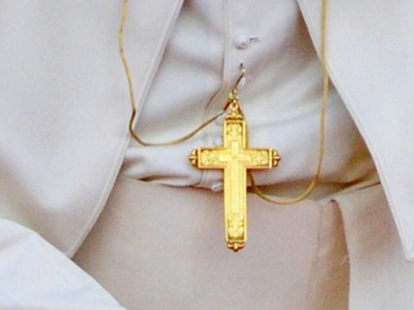 <p>bishop or pope cross</p><p>sign of clergy membership and seniority</p>