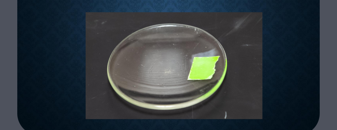 <p>A circular piece of glass used to cover beakers or as a surface for evaporating liquids.</p>