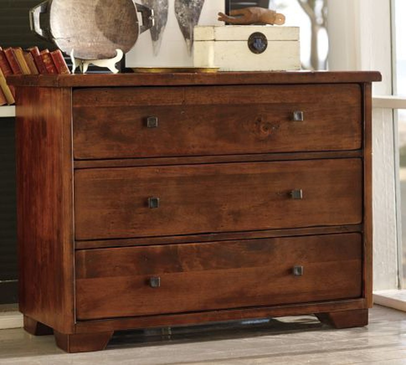 <p>bureau; dresser</p>