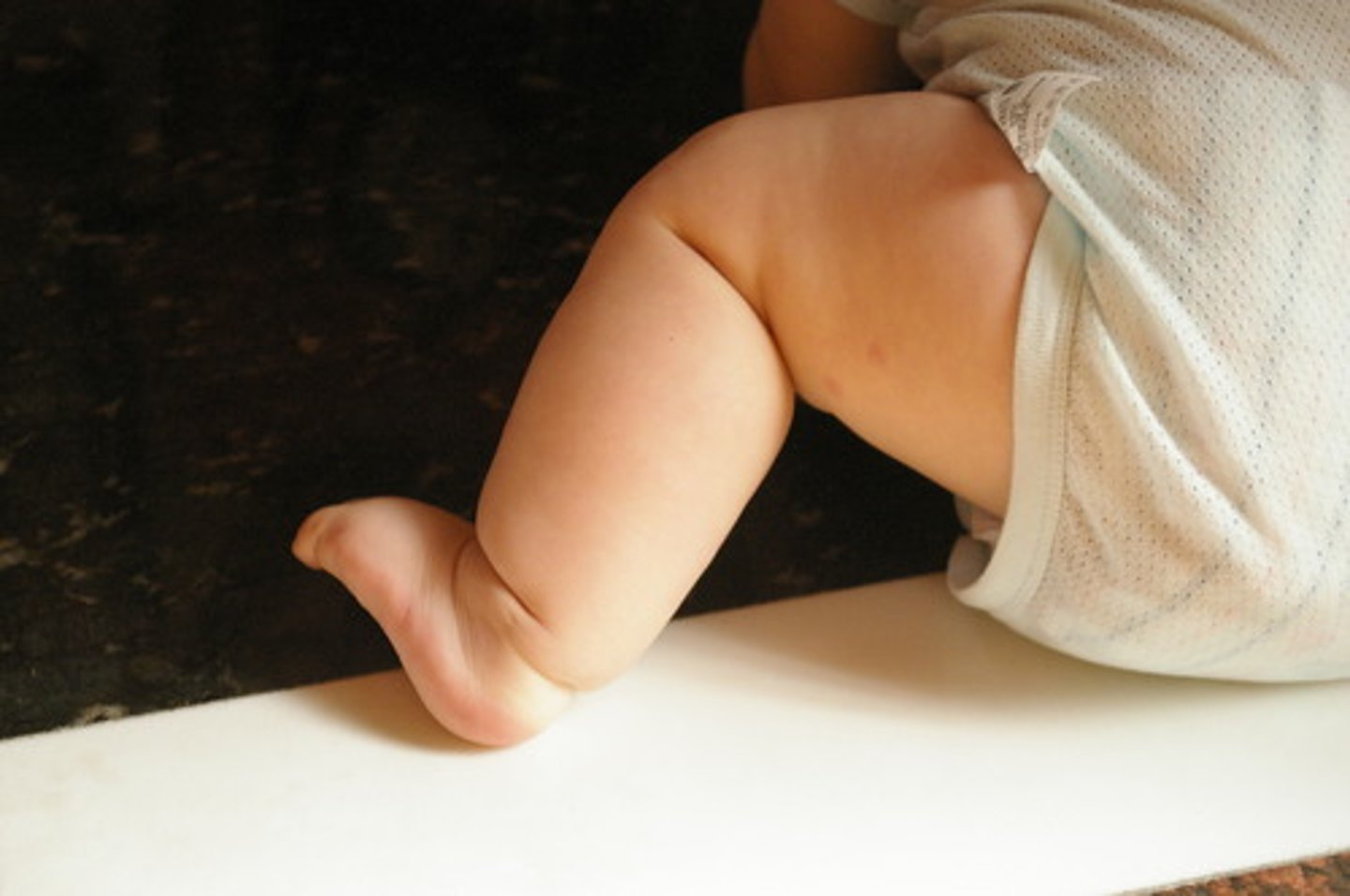 <p>tuǐ => chân</p><p>eg: 我现在腿也疼.</p><p>Bây giờ tôi chân cũng đau.</p>