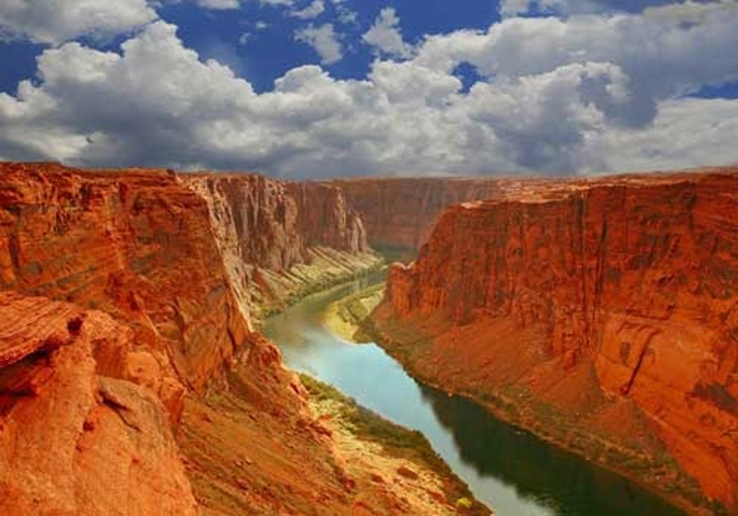 <p>een canyon</p>