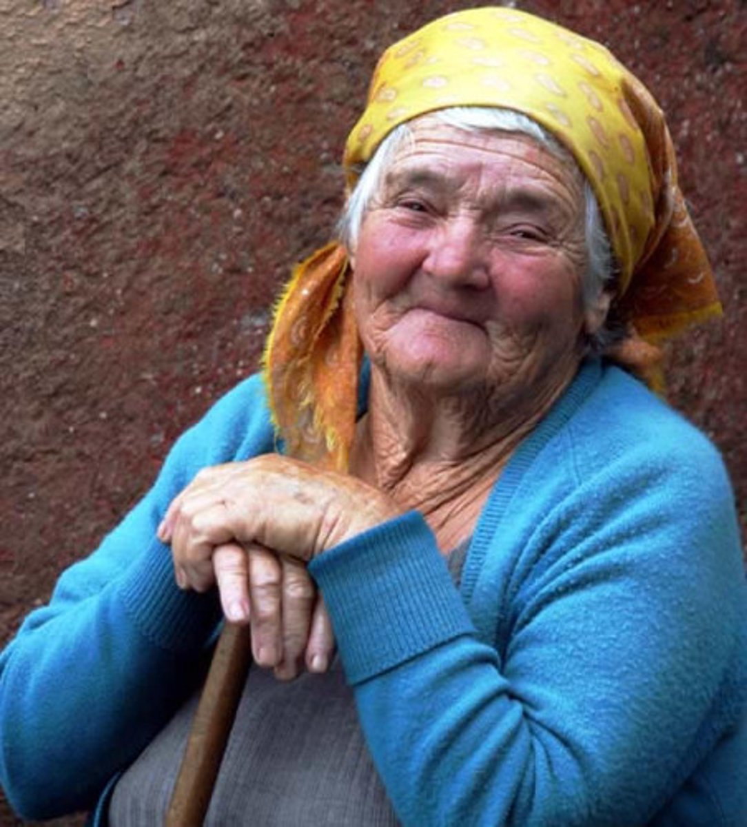 <p>senile; old</p>