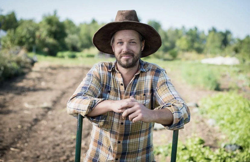 <p><strong><em><mark data-color="yellow">farmer</mark></em></strong></p>