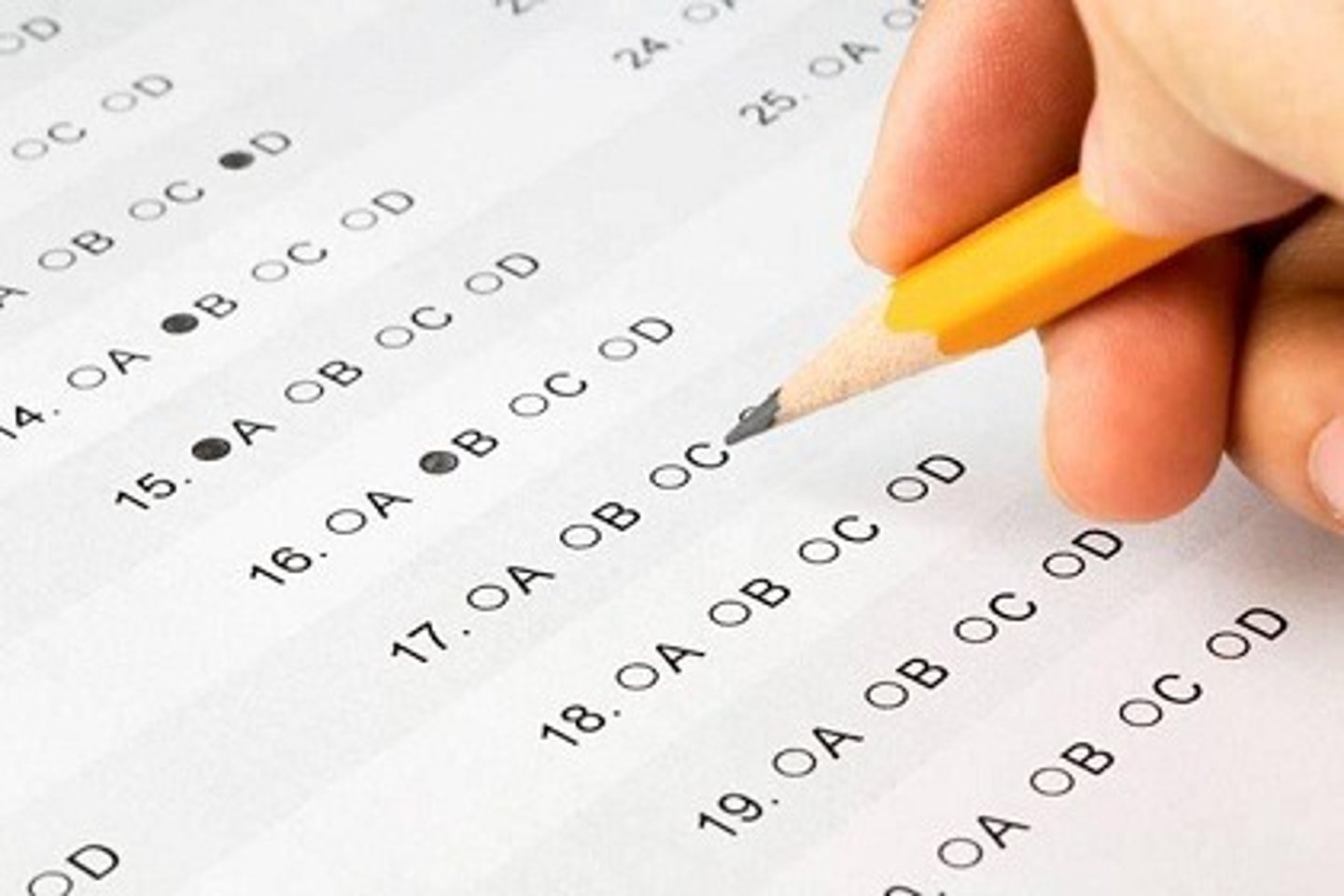 <p>Reader that detects marks on a piece of paper. Shaded areas are detected and the computer understands the information. (lottery ticket)</p>