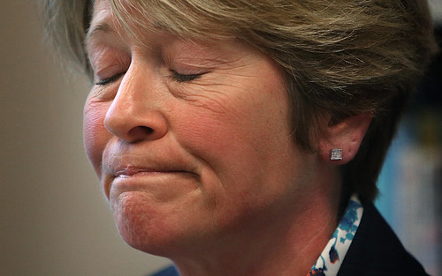 <p>khổ sở, khó khăn</p><p>hơi thở khó khăn</p><p>cuộc sống khó khăn</p><p>khó ngủ/nghe</p>