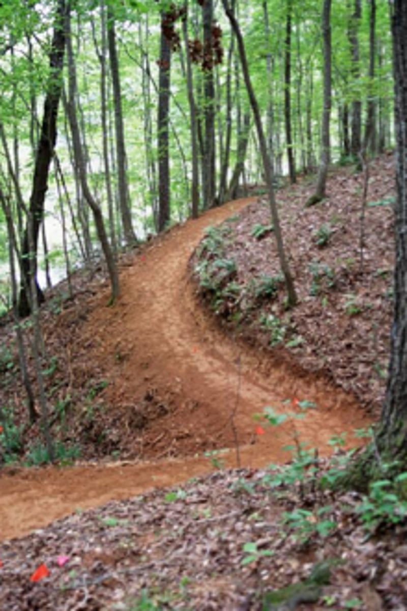 <p>trail; path</p>