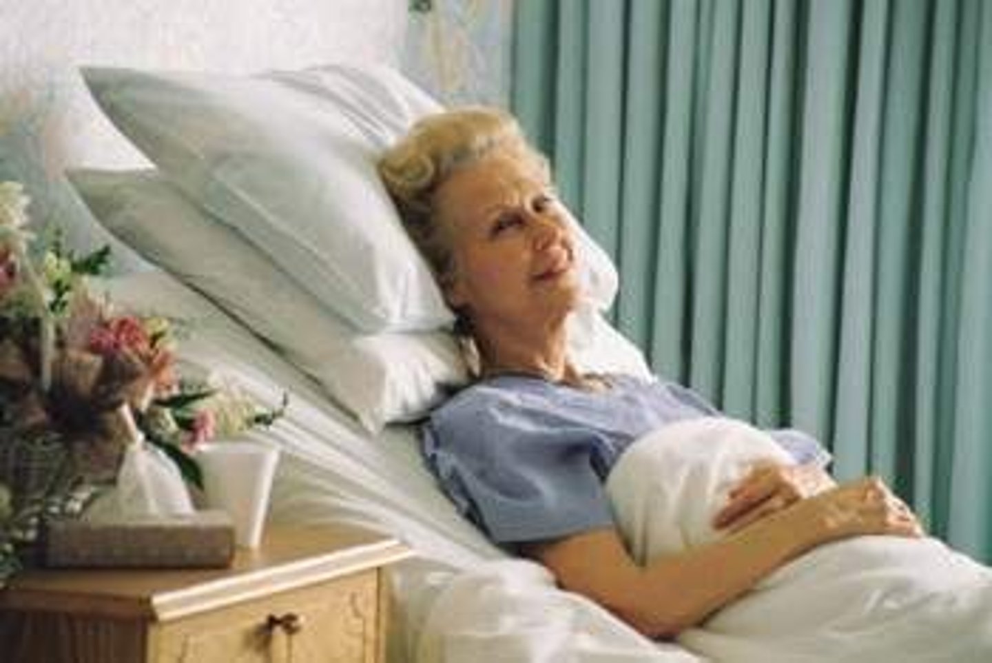 <p>postrado en cama</p>