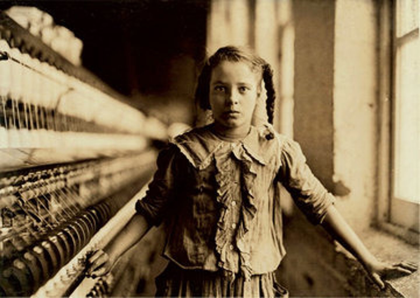 <p>Took photos of child labor. Most of his photos, the subject is in the middle and the background is out of focus.</p>