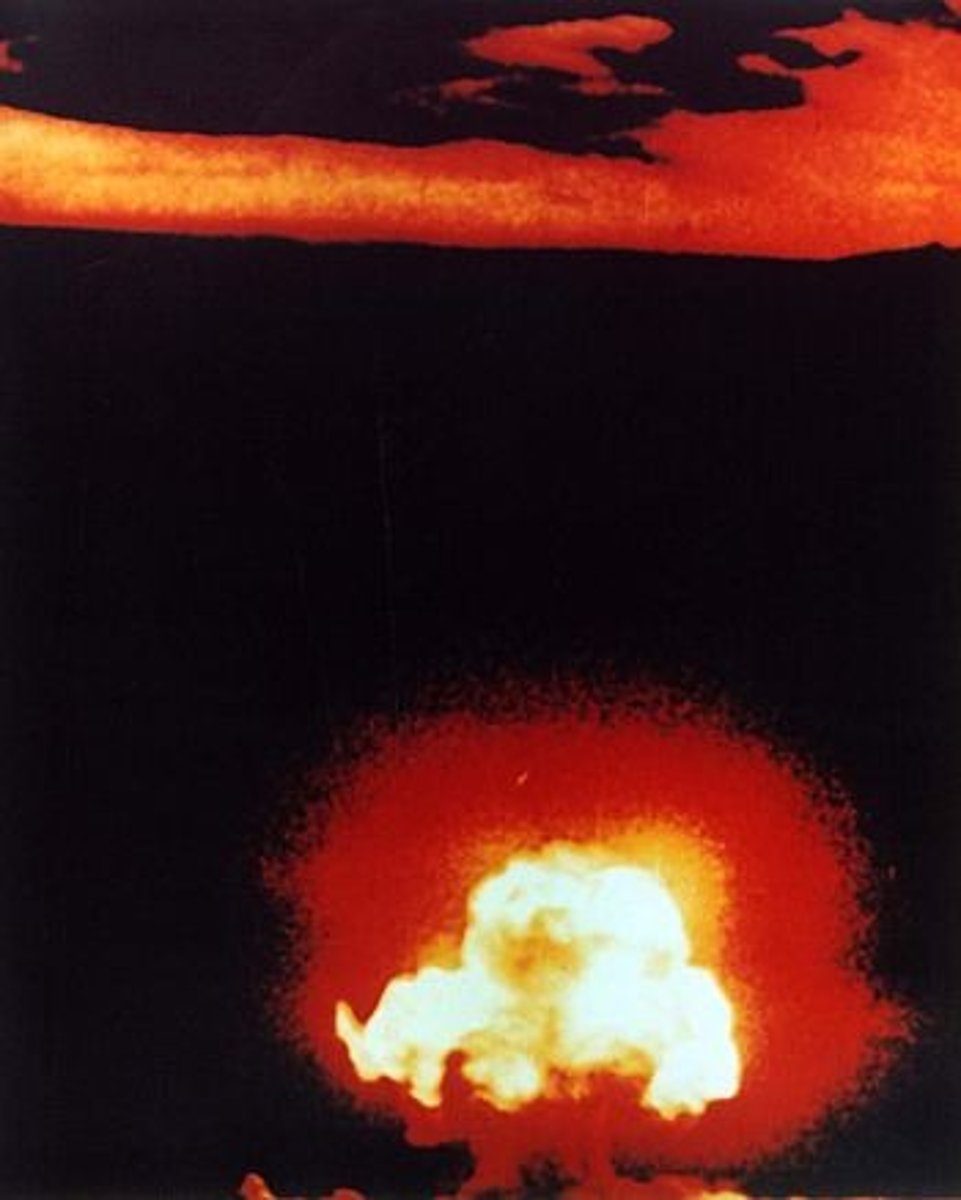 <p>A secret research and development project of the US to develop the atomic bomb. Its success granted the US the bombs that ended the war with Japan as well as ushering the country into the atomic era</p>
