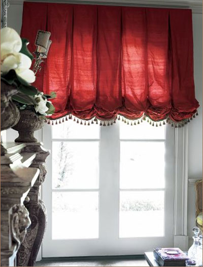 <ul><li><p>made of soft fabric w/ cord placed vertically along the shade to hold fabric in place </p></li><li><p>puffs along the bottom edge </p></li></ul><p></p>