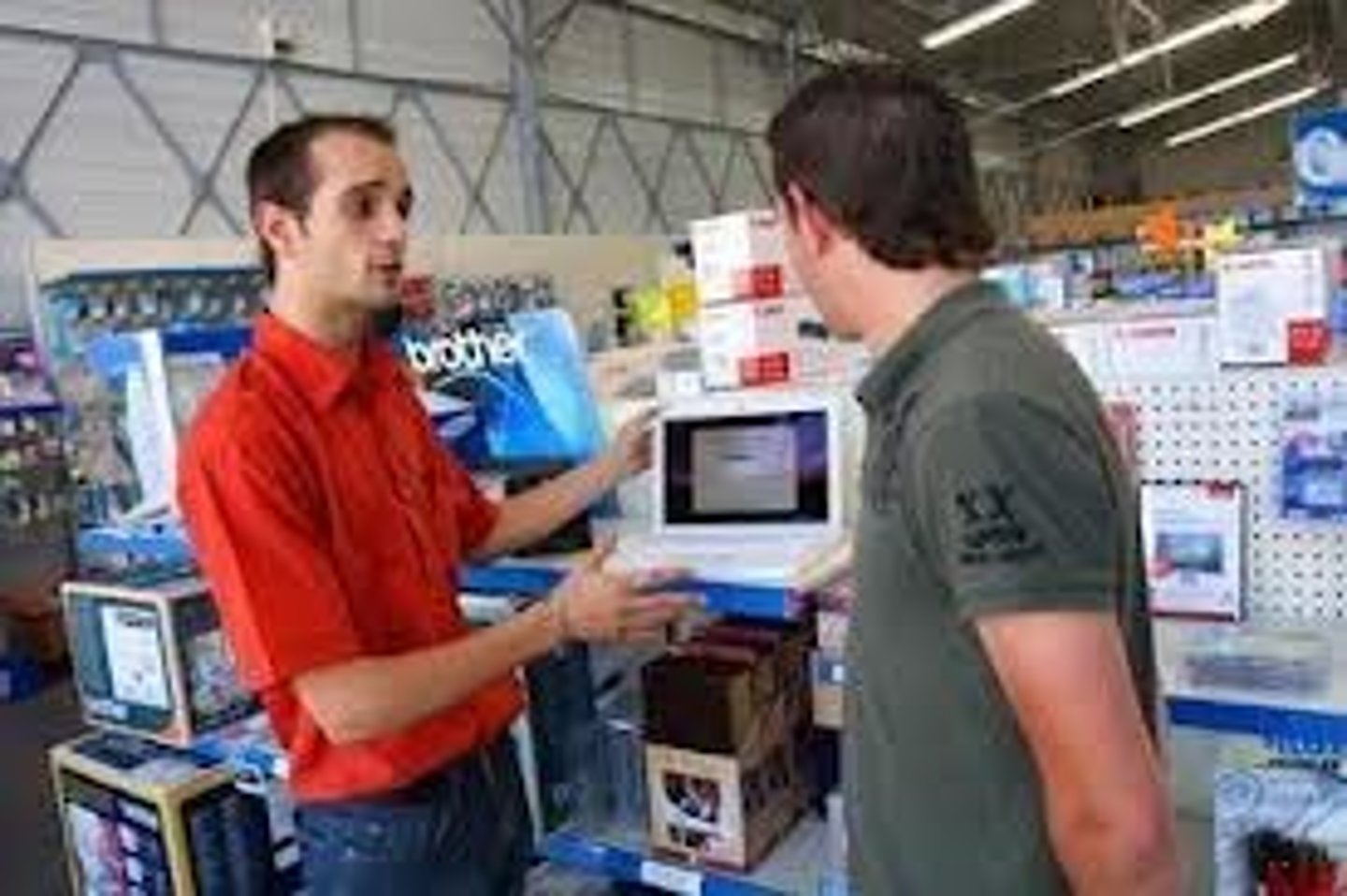 <p>a salesperson (male)</p>