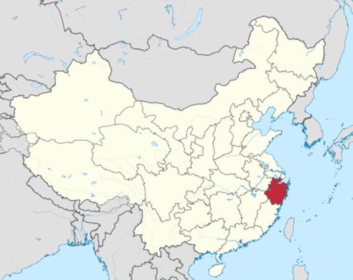 <p>Capital of later Song dynasty; located near East China Sea; permitted overseas trading; population exceeded 1 million.</p>
