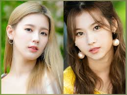 <p>miyeon + sana. which is on which side</p>