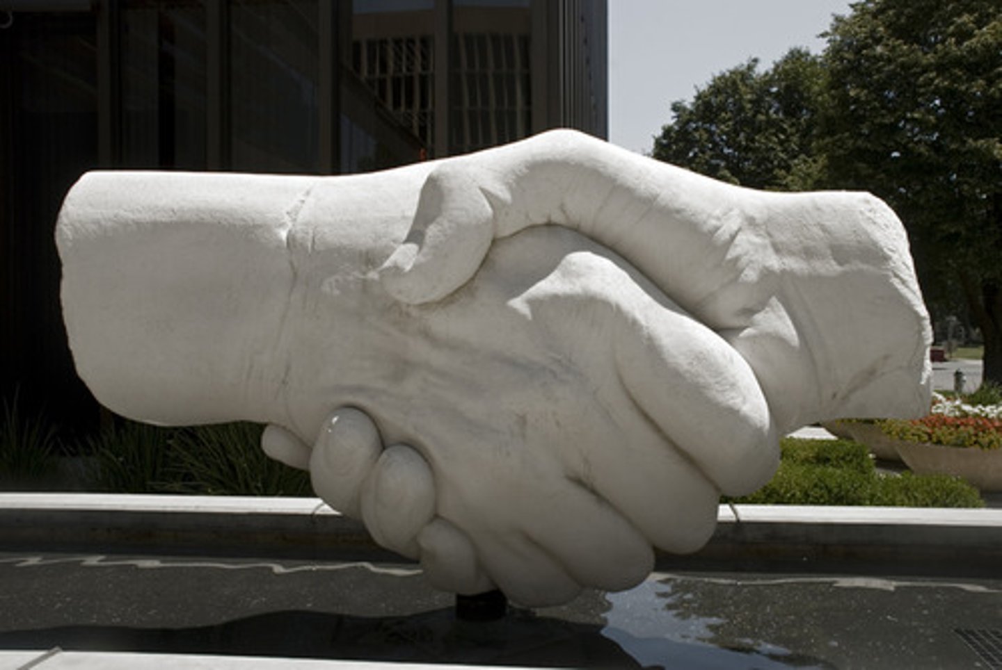 <p>acuerdo entre personas o instituciones (agreement)</p>