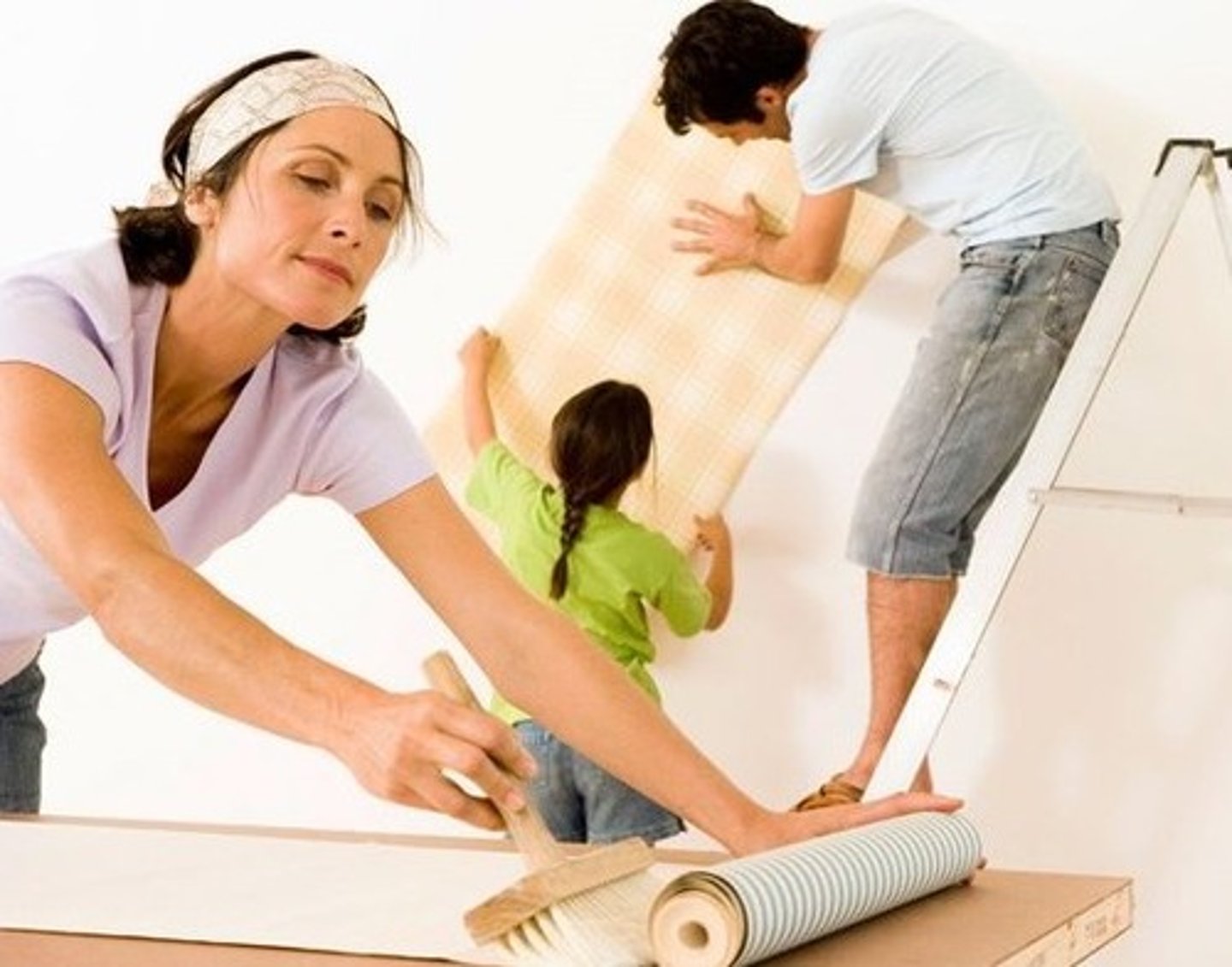 <p>v phr to repair an old building = to renovate, to refurbish, to restore &gt;&lt; to neglect a property, to let a property fall into disrepair sửa chữa, cải tạo một bất động sản cũ They are planning to do up a property to sell for a profit. /tuː duː ʌp ə ˈprɒpərti/</p>