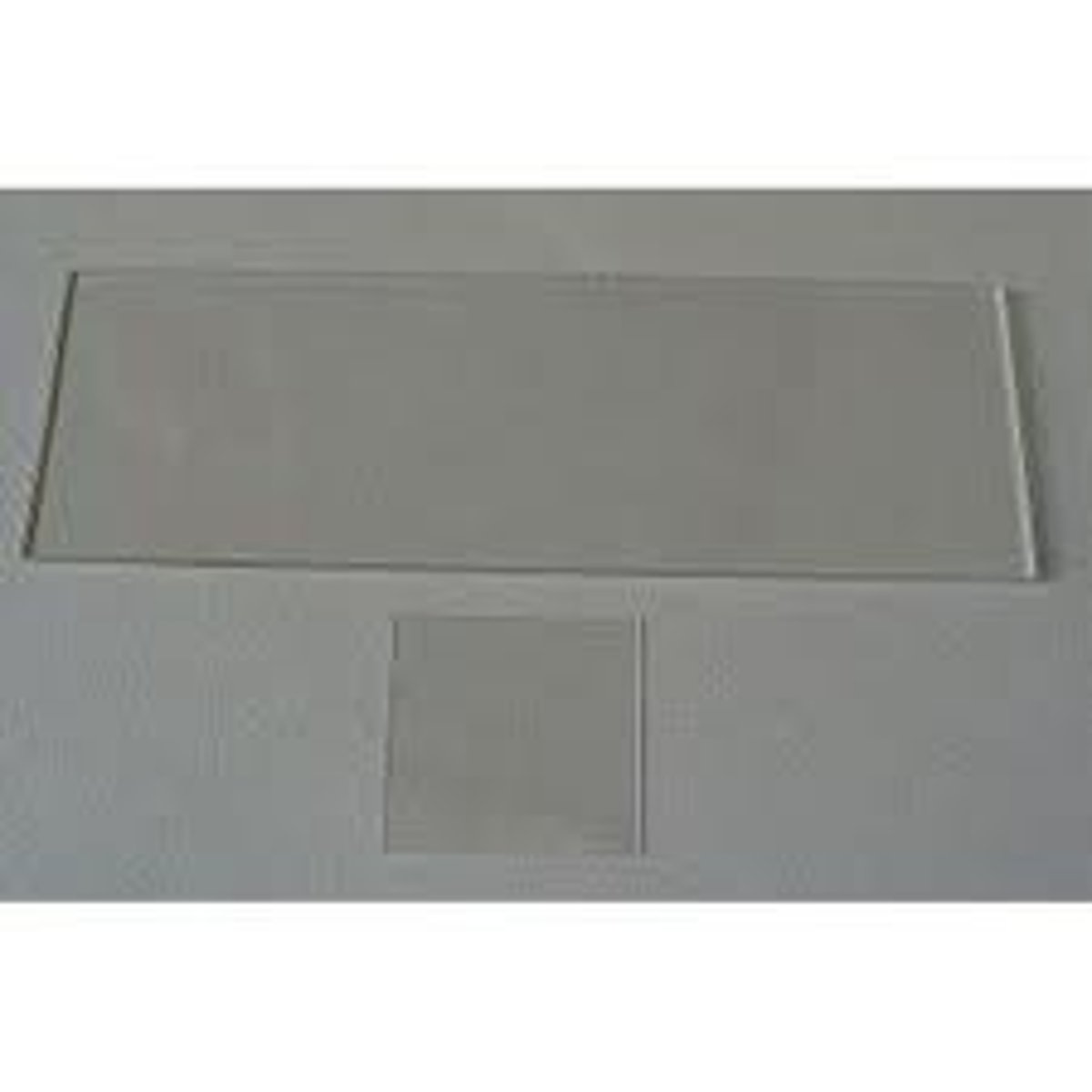 <p>used to put small specimens on; specimen is covered with this</p>