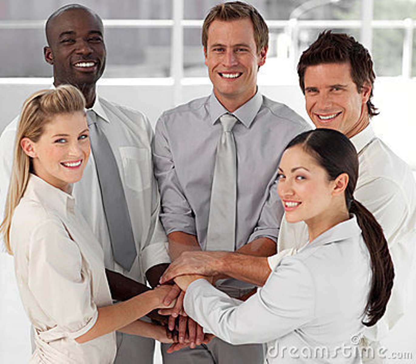 <p>đồng nghiệp</p>