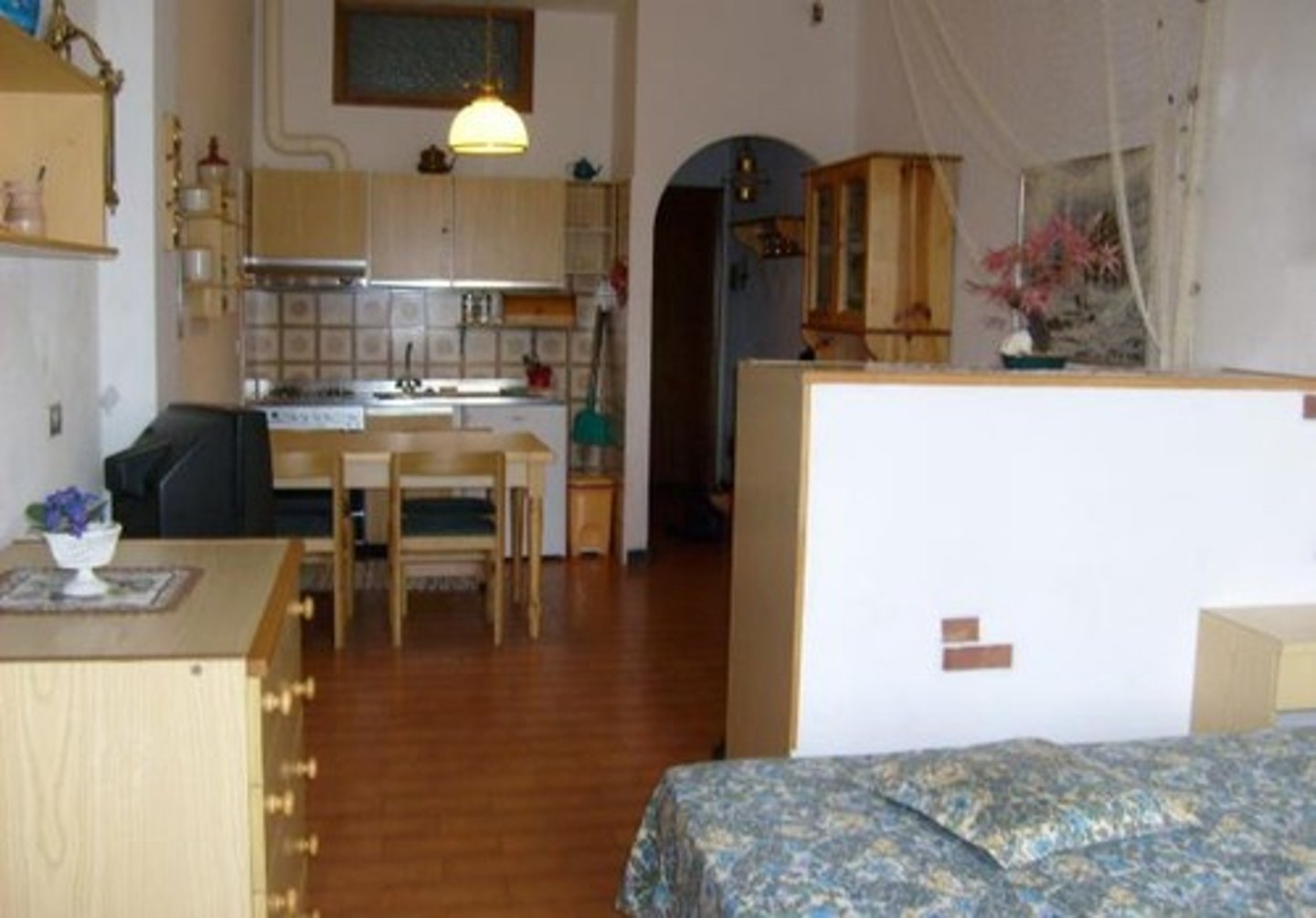 <p>a studio (apartment)</p>