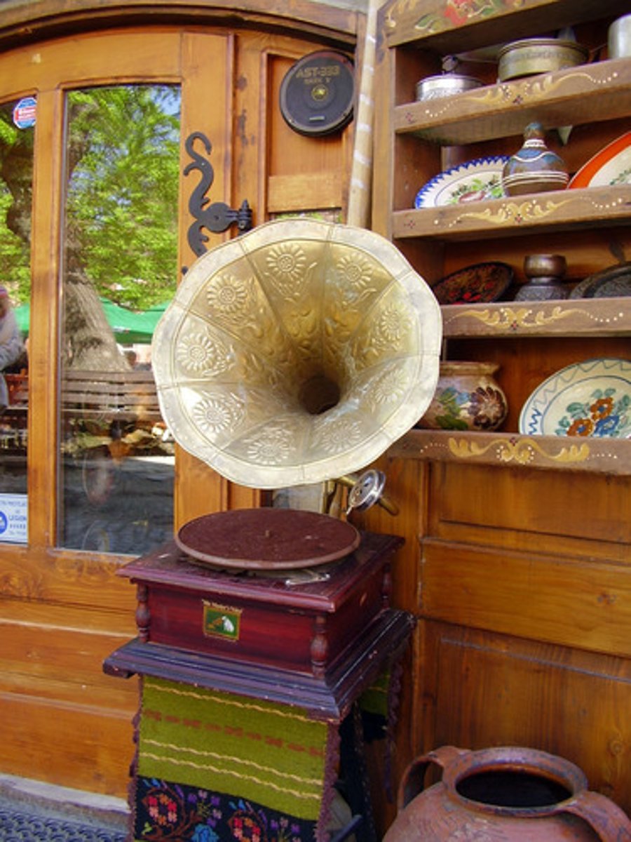 <p>đồ cổ</p>