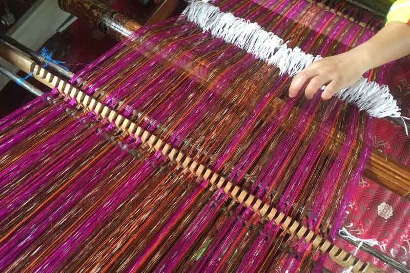 <ul><li><p>Region 11 (Davao Region)</p></li><li><p>A traditional textile made from abaca with a special weave worn only by women and has a shine from the beeswax applied during the weaving process</p></li></ul>