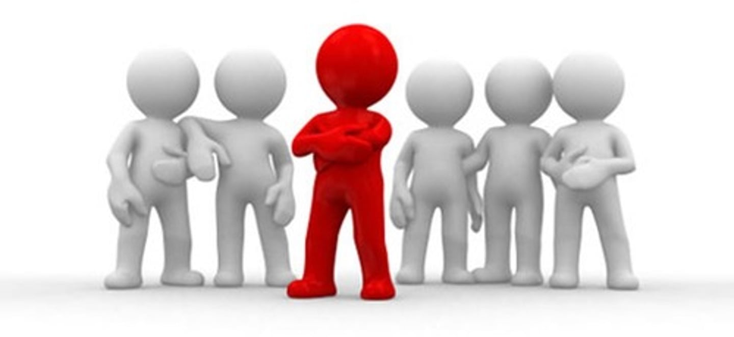 <p>n /dɪˈstɪŋk.ʃən/ sự khác biệt</p><p>In 2025, Minh proudly graduated with distinction, and during the ceremony, he asked Hiếu to carry him onto the stage so he could receive his degree.</p><p>Năm 2025, Minh tự hào tốt nghiệp với danh hiệu xuất sắc, và trong lễ tốt nghiệp, anh ấy yêu cầu Hiếu bế anh ấy lên sân khấu để nhận bằng.</p>