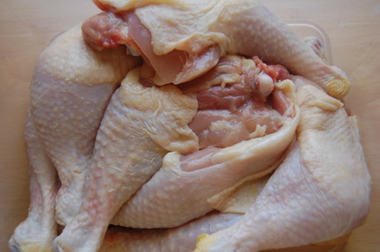 <p>rɔː ˈʧɪkɪn<br><br>thịt gà chưa nấu</p>