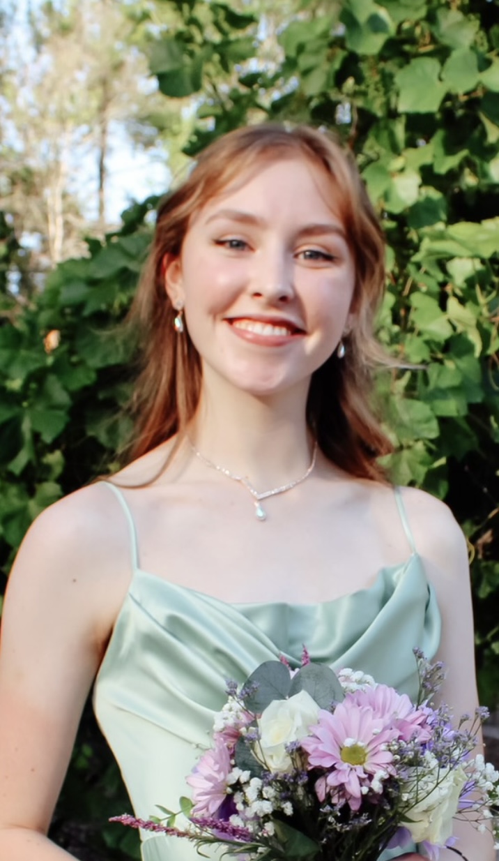 This New Student started an organization called Stories Behind the Scrubs (“website and podcast that interviews medical professionals and offers personal guidance to those navigating their medical ambitions”).