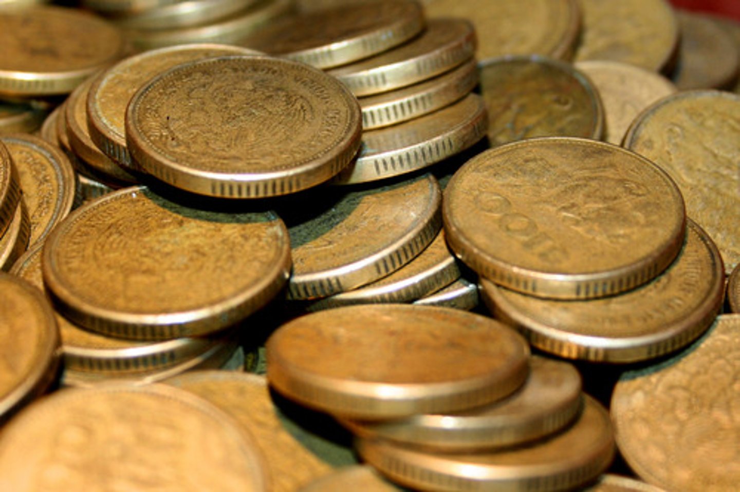 <p>dinero (currency)</p>