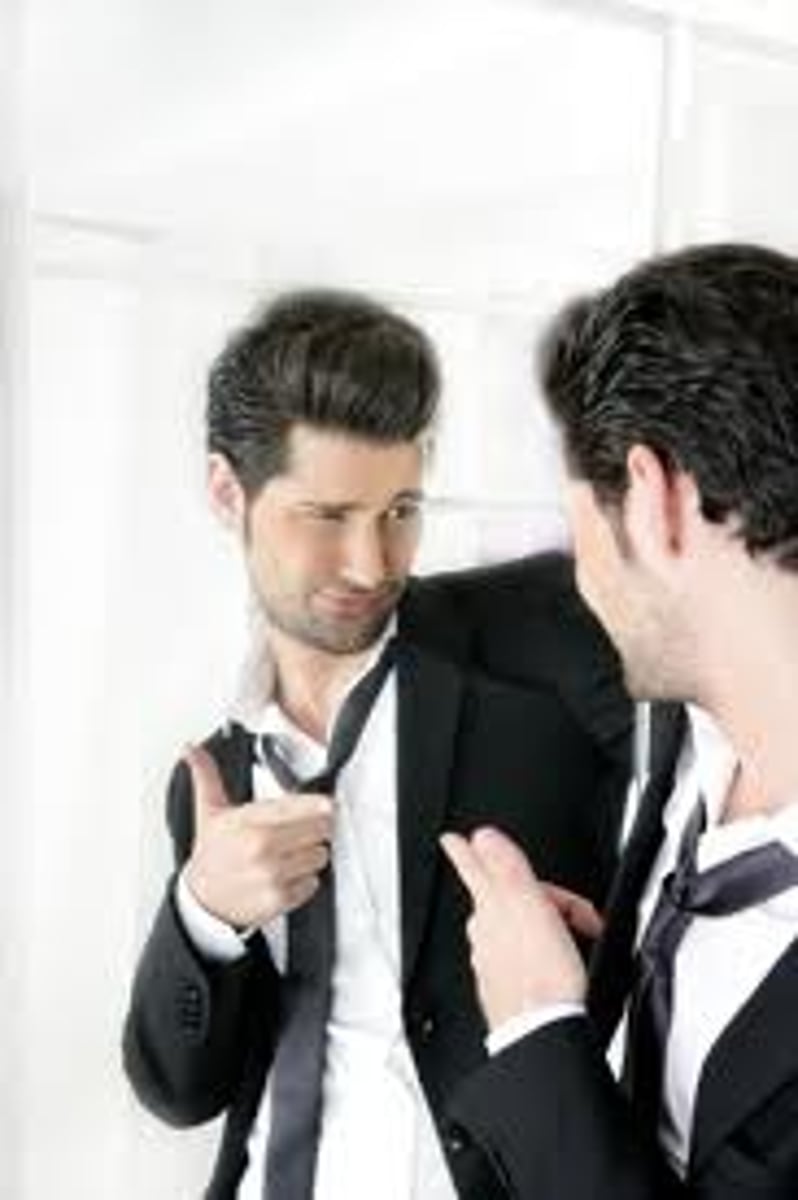 <p>only concerned about or interested in yourself (selfish)</p><p>tự mãn</p>