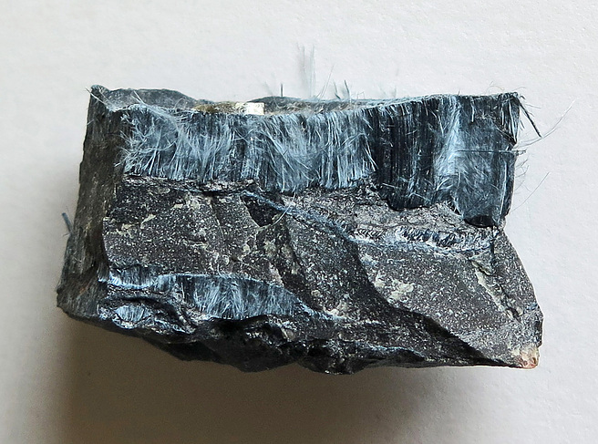 <p>What is this mineral?</p>